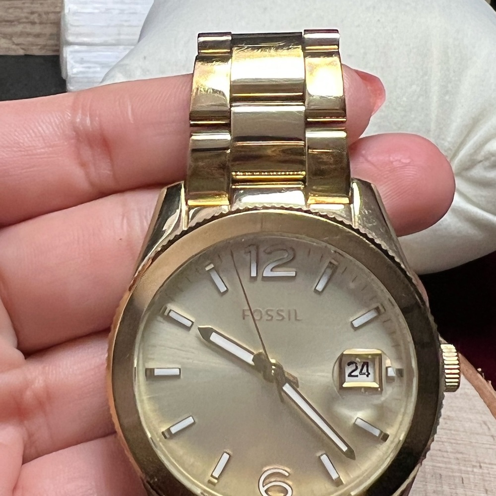 FOSSIL Gold Tone Watch ✨ - Picture 9 of 15
